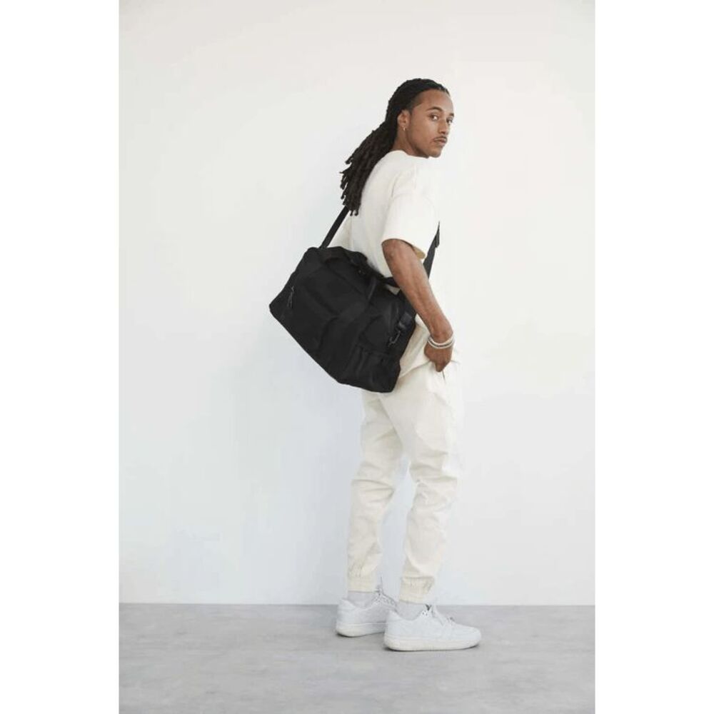 BEIS NWT Convertible Sport Duffle Backpack Bag in Black - Picture 3 of 10